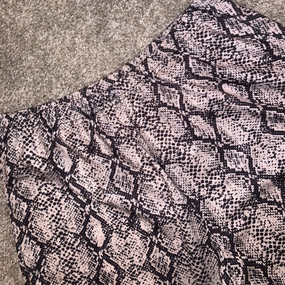 Nasty Gal Collection Snake Print Shorts size 8 - Picture 3 of 5